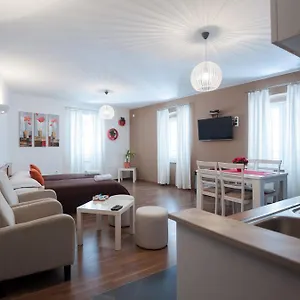 Apartament & 72